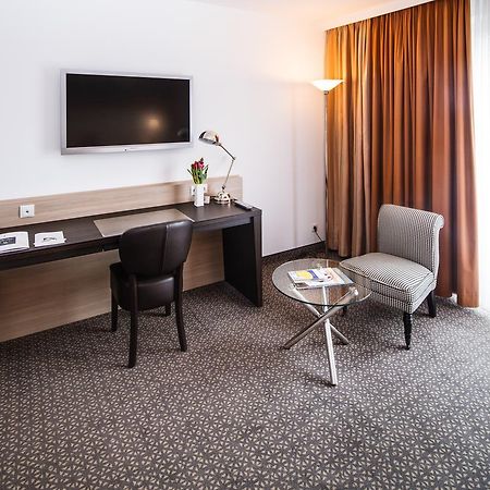 Hotel Plaza Duisburg Bagian luar foto