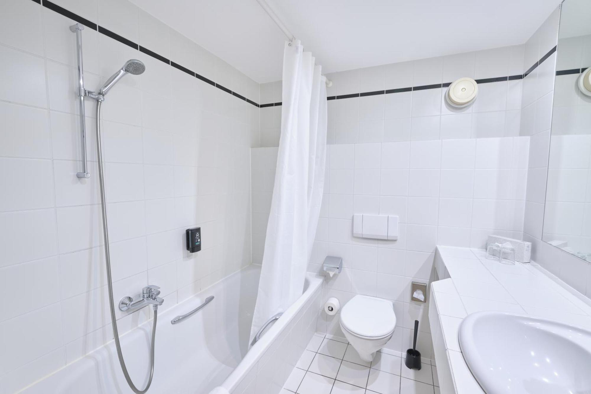 Hotel Plaza Duisburg Bagian luar foto