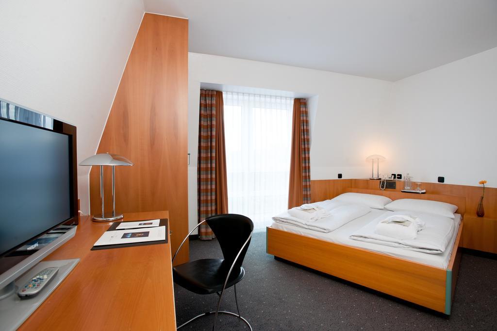 Hotel Plaza Duisburg Bagian luar foto