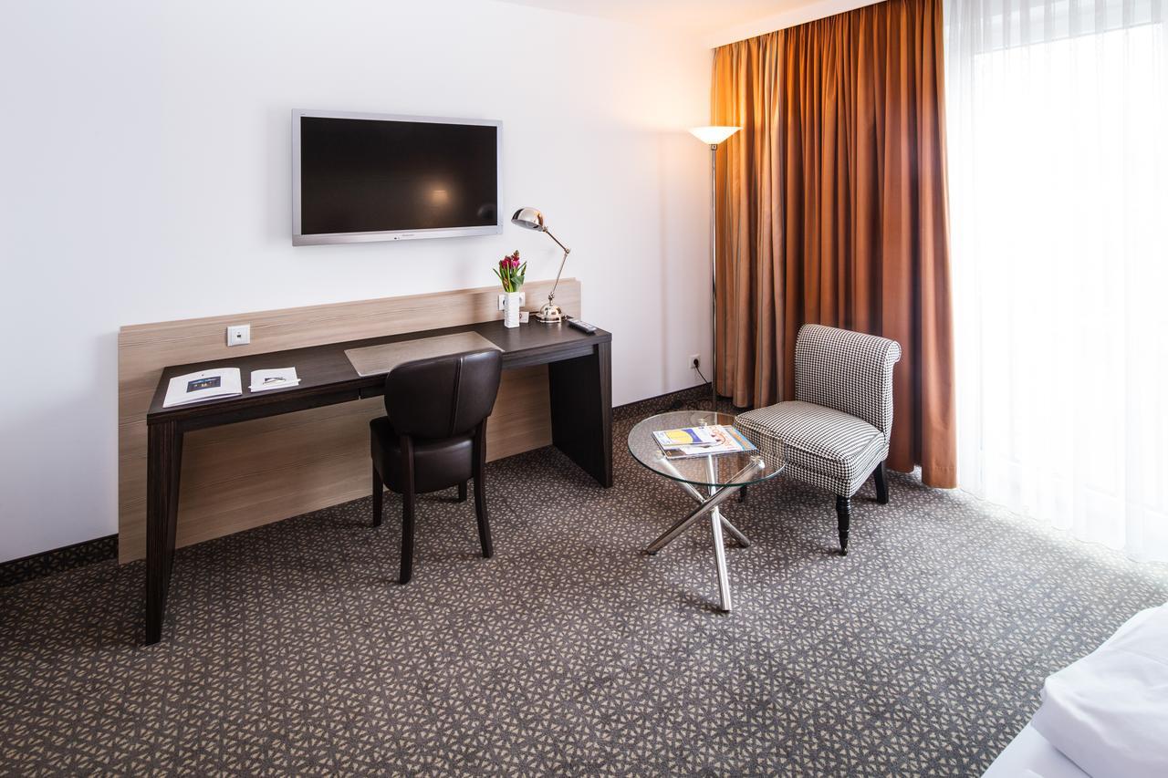 Hotel Plaza Duisburg Bagian luar foto